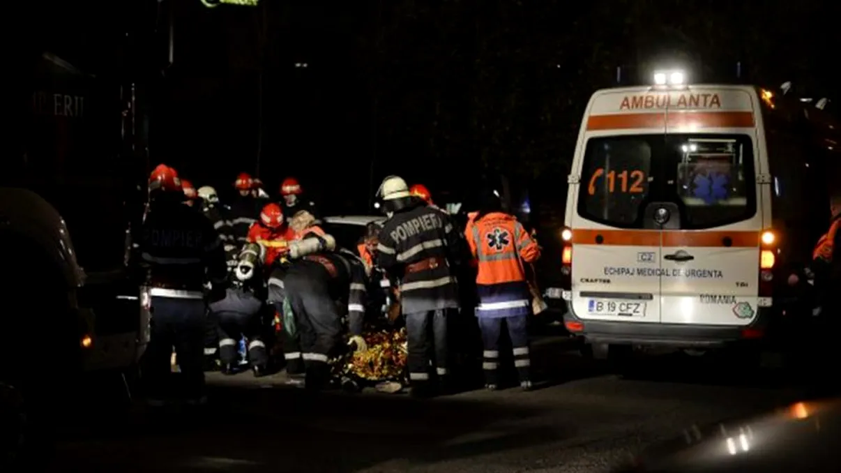 Incendiu teribil într-o casă din Mureș. Cinci persoane, printre care și un copil,  au fost transportate la spital cu arsuri grave. Cine a provocat tragedia