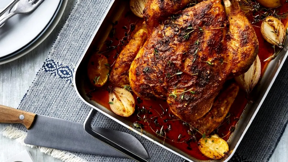 Greșeala pe care o fac românii când gătesc puiul. Așa îl strică și mâncarea nu mai are savoare