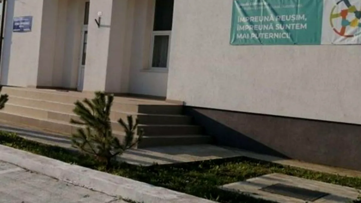 O fetiță de doar 11 ani a murit la școală, după ora de sport. Martorii susțin că i s-a făcut rău și a leșinat