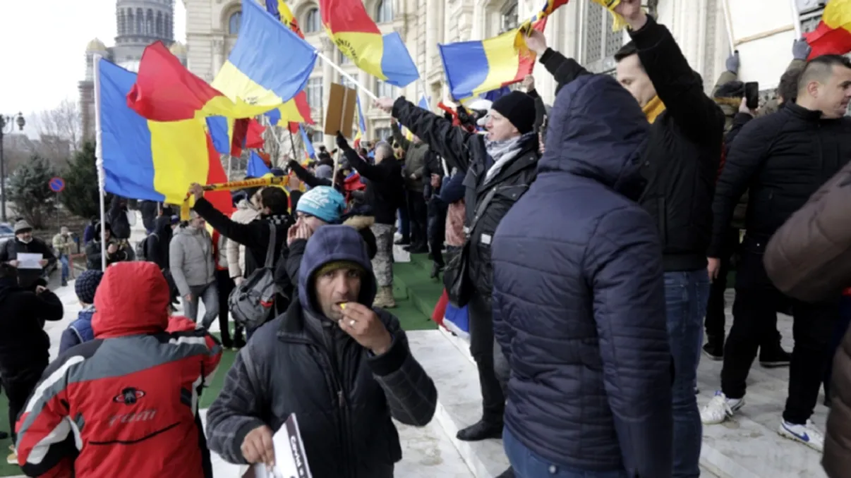 Haos în Parlament. Protestatarii AUR au intrat în curte și forțează intrarea în sediul Senatului
