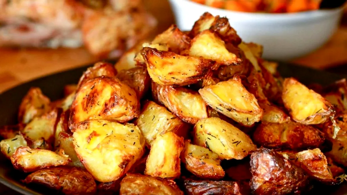 Cum poți prepara coaja cartofilor copți să iasă delicioasă. Trucul secret va fi folosit de multe gospodine