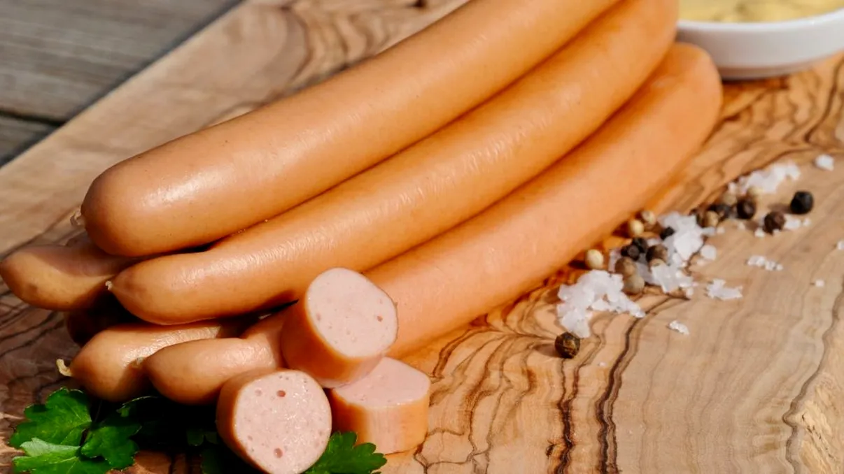 Tu știi ce conțin crenvurștii, de fapt? Adevărul despre ceea ce mănânci