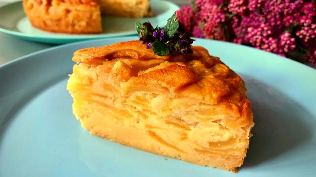 Plăcintă invizibilă cu mere. Care este secretul desertului care i-a înnebunit pe străini