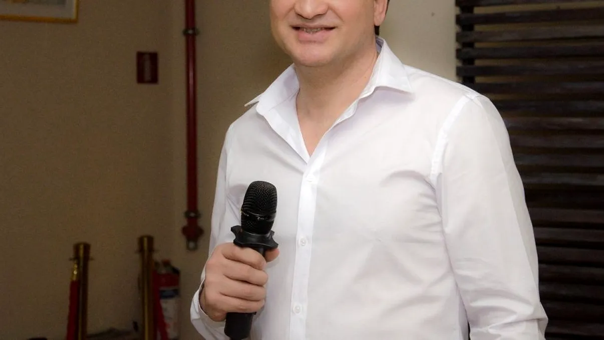 Artistul român care vrea să se întoarcă urgent din Belgia: „Nu vreau să fiu cipat ca o vită!”