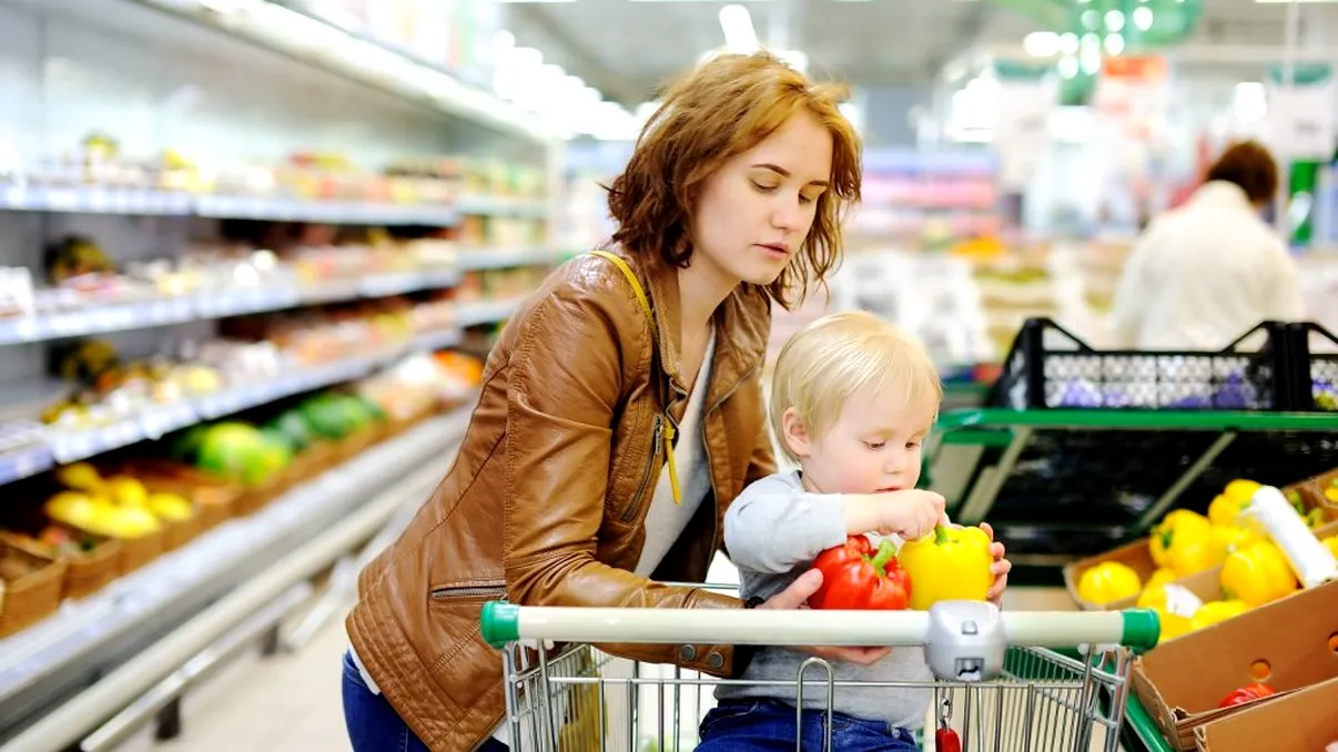 Câți bani a oferit o femeie în SUA pentru a cumpăra un copil într-un supermarket. Scenele incredibile care au avut loc