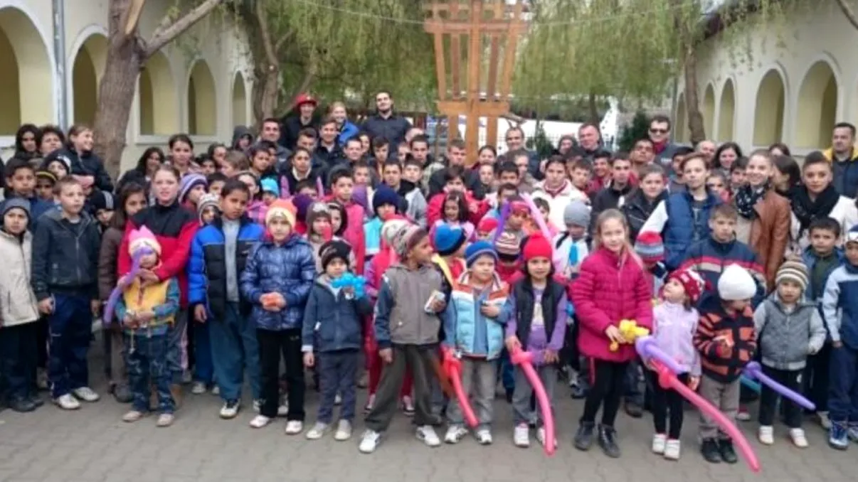 Sute de copii din cadrul unui centru social riscă să rămână fără adăpost. Lăcașul de cult care îi găzduiește nu mai are bani de încălzire VIDEO