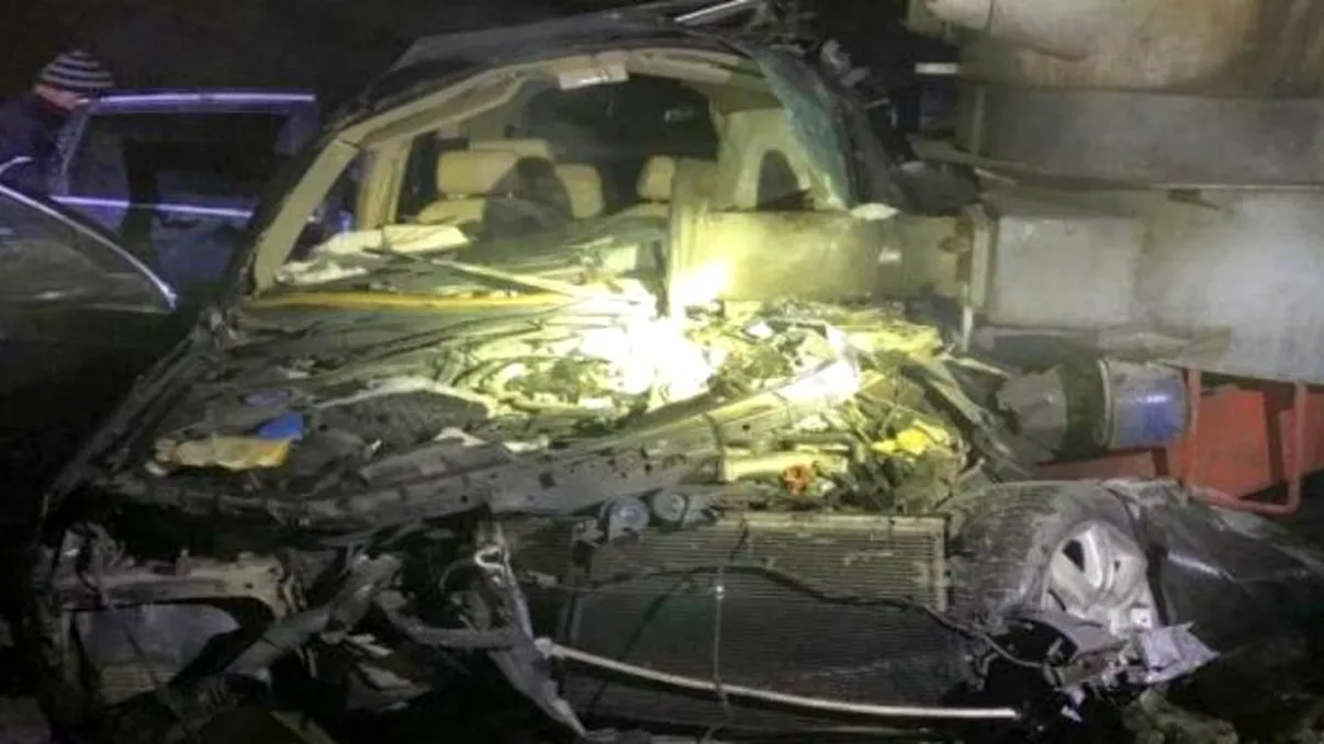 Un șofer a fost lovit de tren în timp ce era urmărit de mașina Poliției. Ce au descoperit oamenii legii când l-au prins