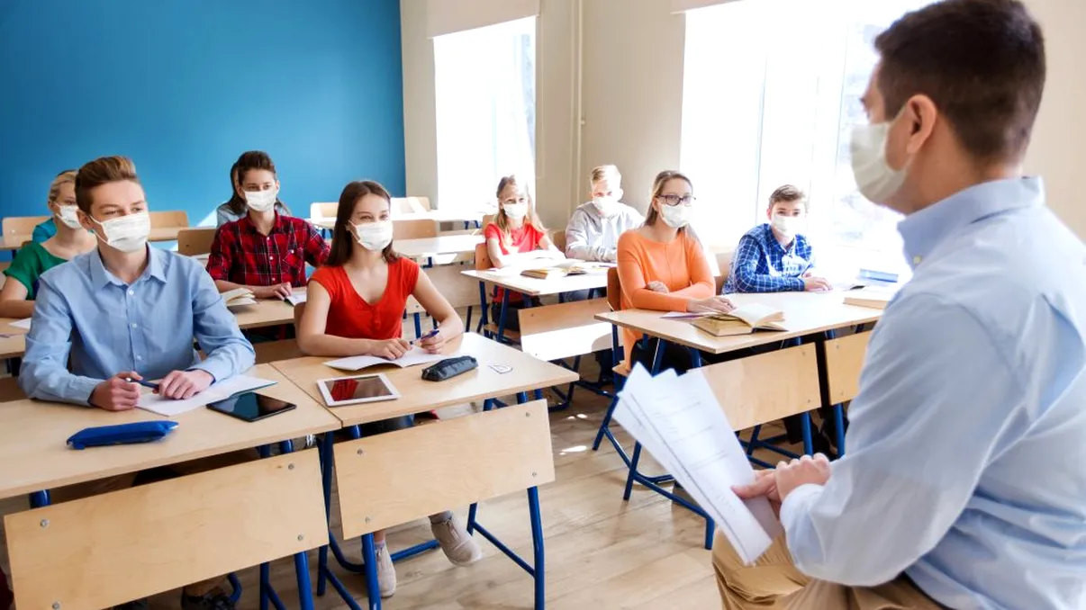 Țara de lângă România care bagă profesorii nevaccinați în concediu fără plată. Decizia șocantă luată acum