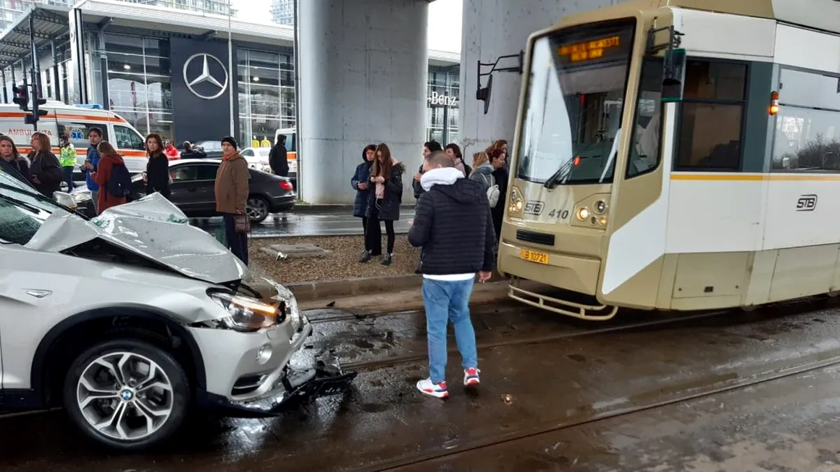Ultima oră! Două tinere, spulberate în stația de tramvai de către un șofer de 24 de ani. Ce au descoperit polițiștii