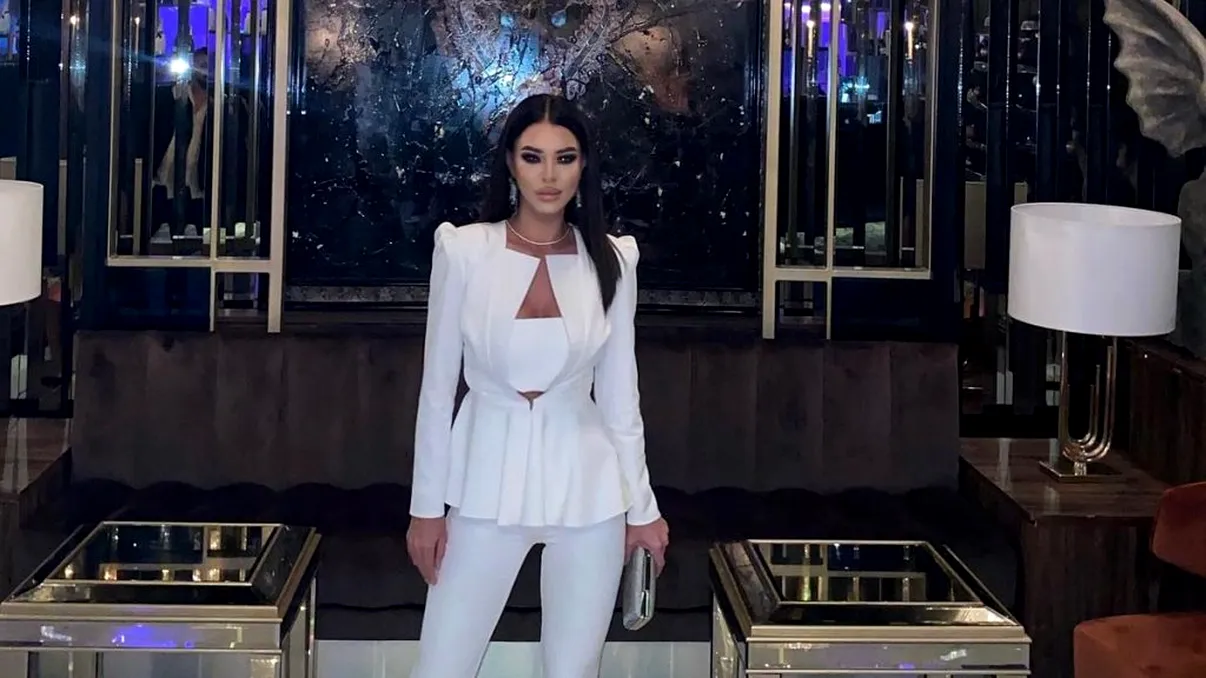 Asistenta TV din România pe care nici fostul ei șef nu o mai recunoaște. Ai ghicit cine e?