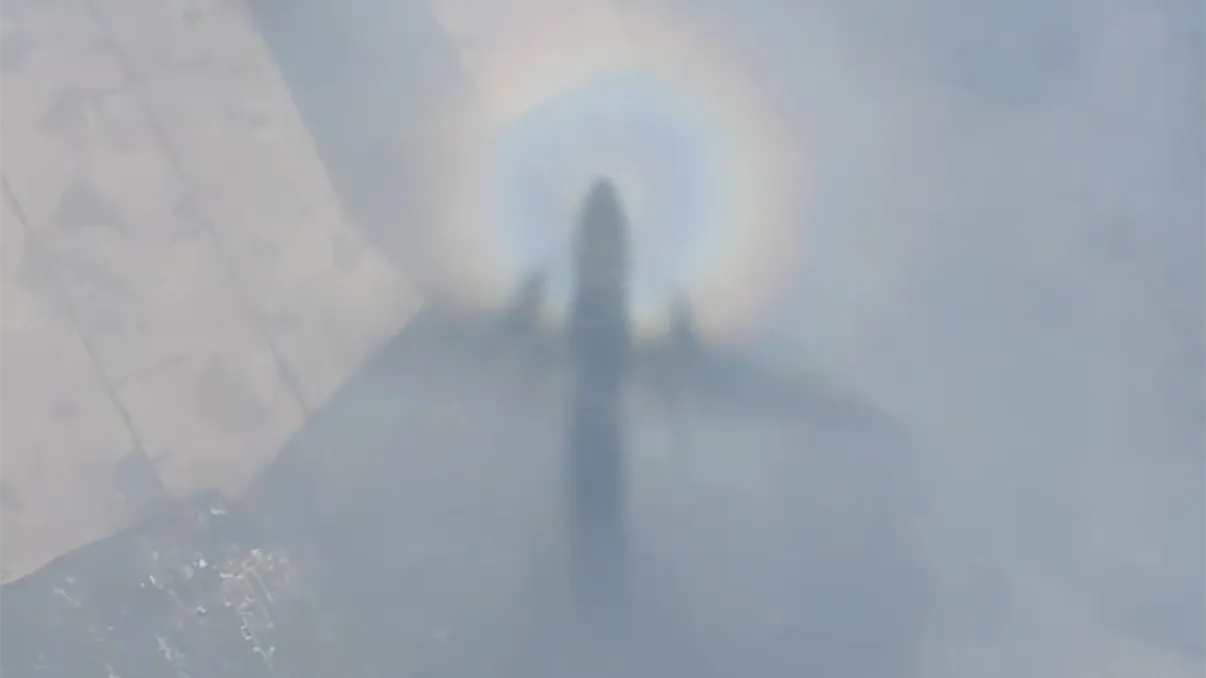 „Înger păzitor” lângă aeronava Antonov An-30 a Ministerului Apărării. Cum explică autoritățile fenomenul VIDEO