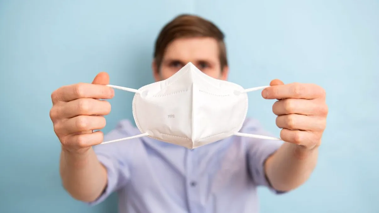 Cât timp poți purta o mască FFP2, de fapt. Specialiștii spun că și 3 zile