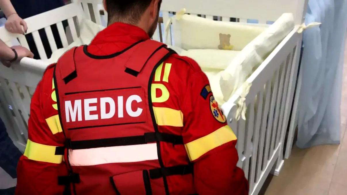 Tragedie în Harghita. Fetiță de 2 ani, găsită moartă în camera ei. Ce au descoperit medicii pe corpul micuței