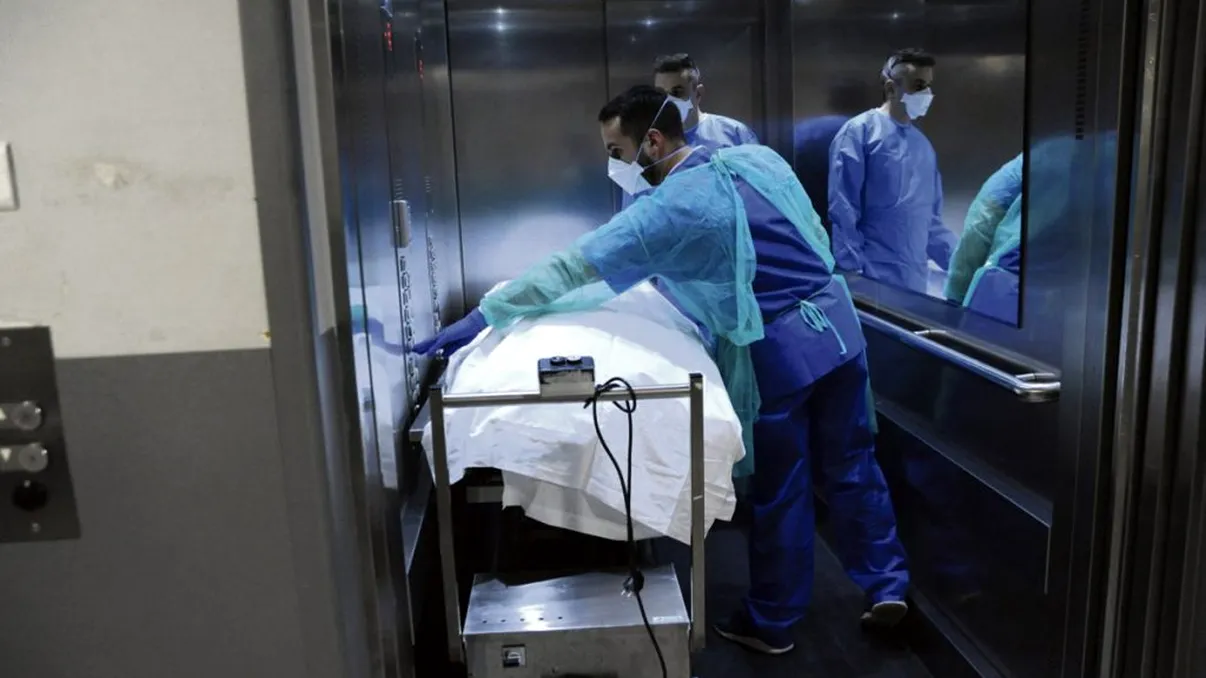 Ultima oră! România a înregistrat primul deces al unei paciente cu suspiciune înaltă de infecţie cu Omicron. Ce stare de sănătate avea femeia