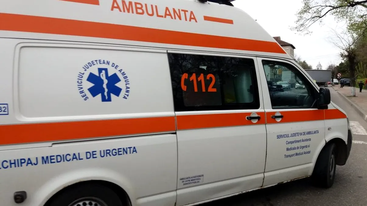 Un copil de doi ani a căzut de la etajul trei al unui bloc. Micuțul este internat la reanimare în stare gravă