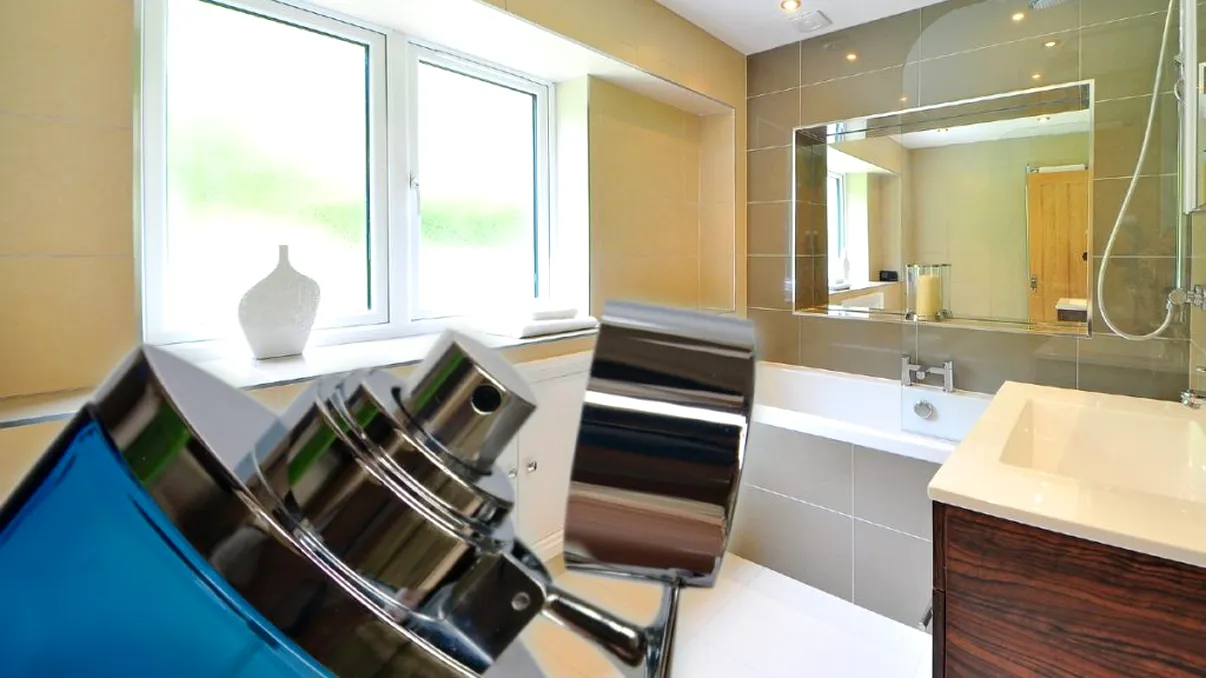 Greșeala majoră pe care o fac românii care țin parfumul în baie. De ce trebuie să îl muți urgent