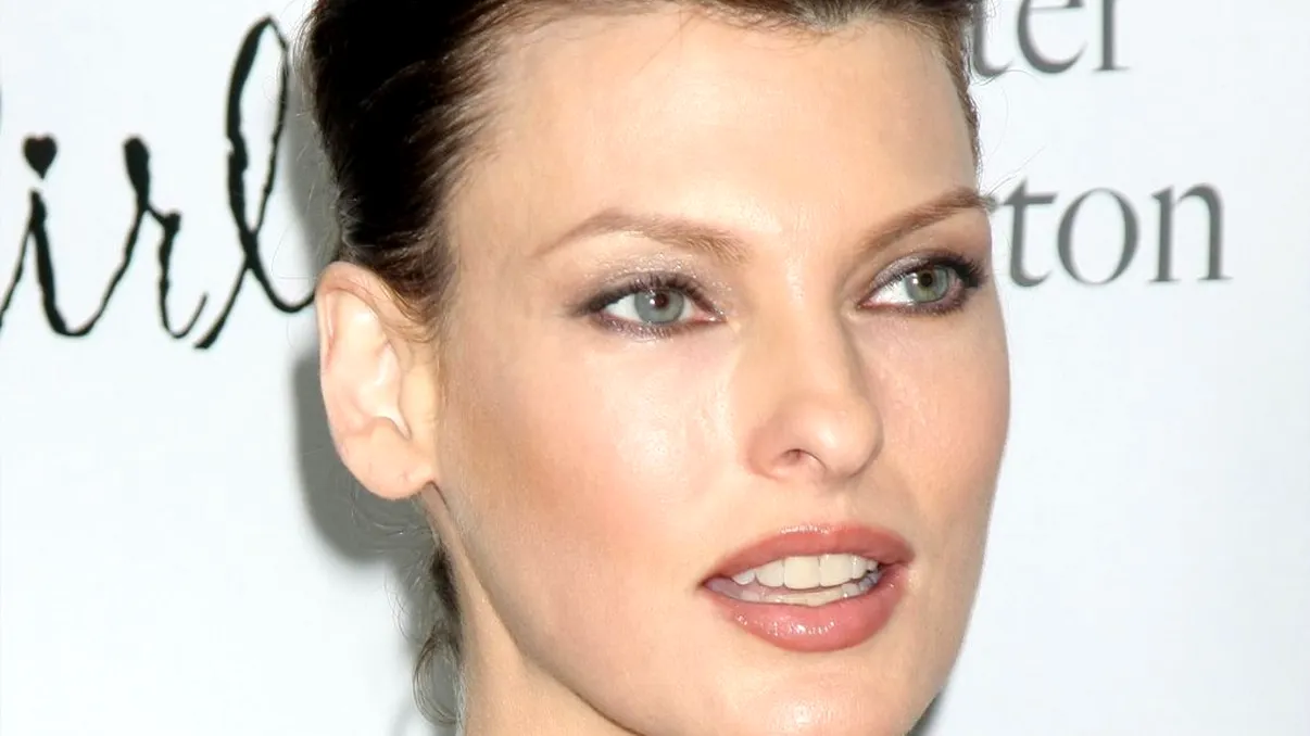 Linda Evangelista, mutilată după o intervenție estetică. Cum i s-a deformat trupul