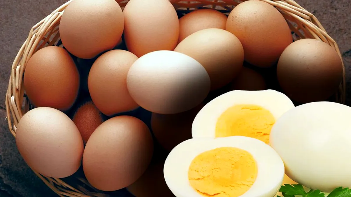 Trucul banal pentru a vedea dacă ouăle au expirat. Ce trebuie să faci, de fapt