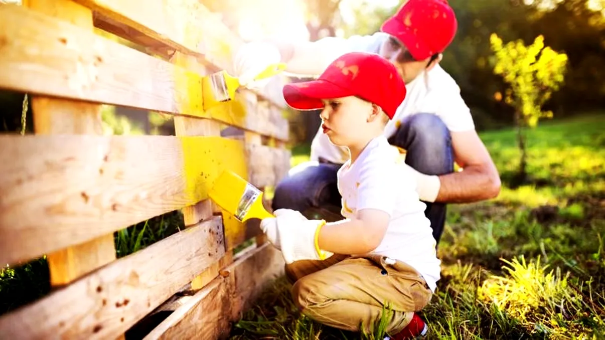 Trucurile pentru vopsirea casei, dacă vrei s-o faci fără profesioniști. Detaliile de care trebuie să ții cont