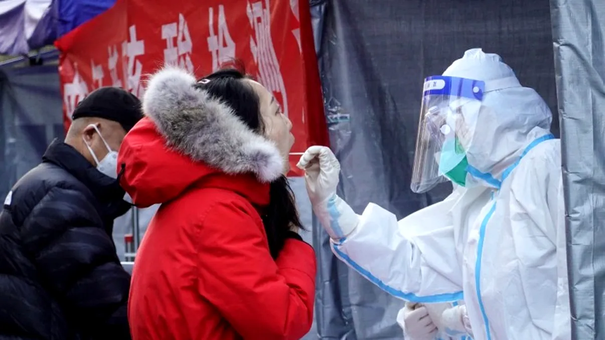 Valul 5 de covid-19 face ravagii în China. Câte mii de cazuri sunt raportate zilnic