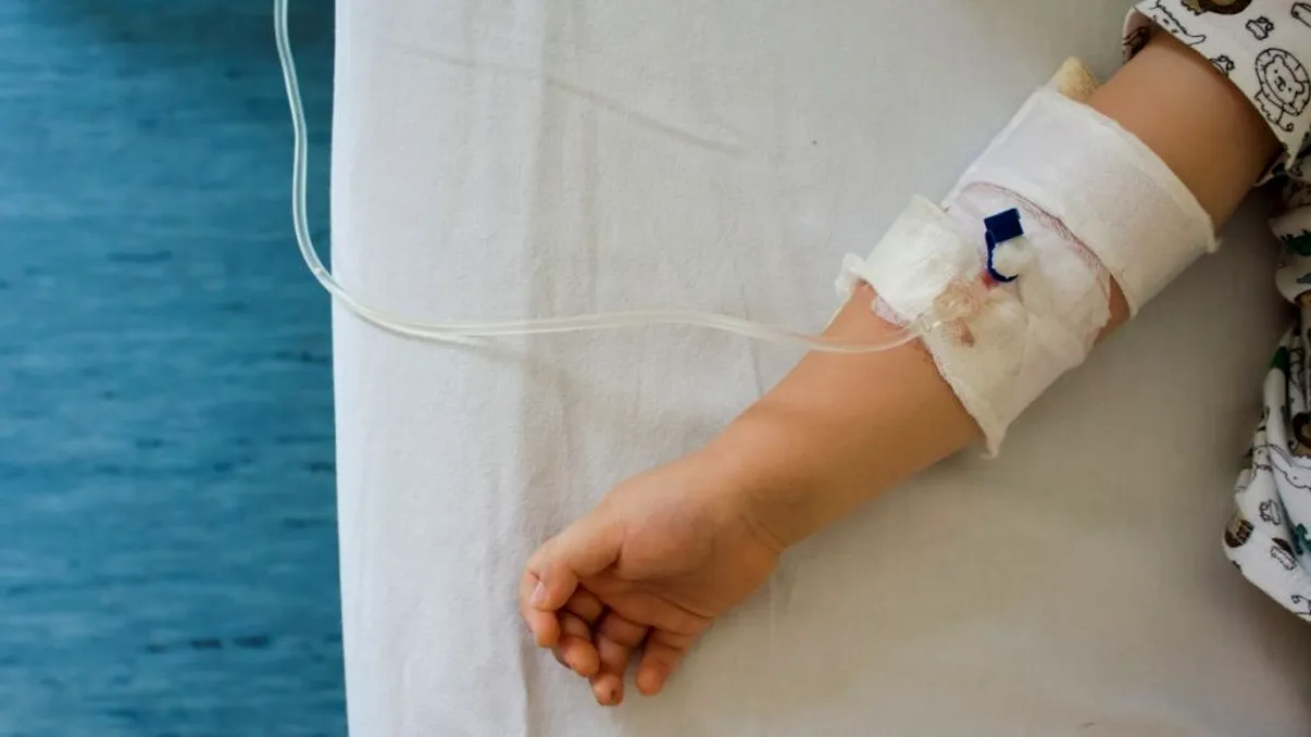 Tragedie în Buzău. Doi copii de 1 an, respectiv 3 ani, morți din cauza unei bacterii periculoase. Ce simptome au avut micuții