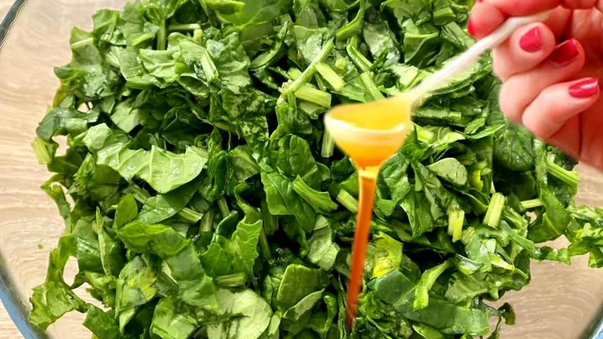 Ce se întâmplă dacă amesteci miere cu spanac. La ce poți folosi acest produs 'magic