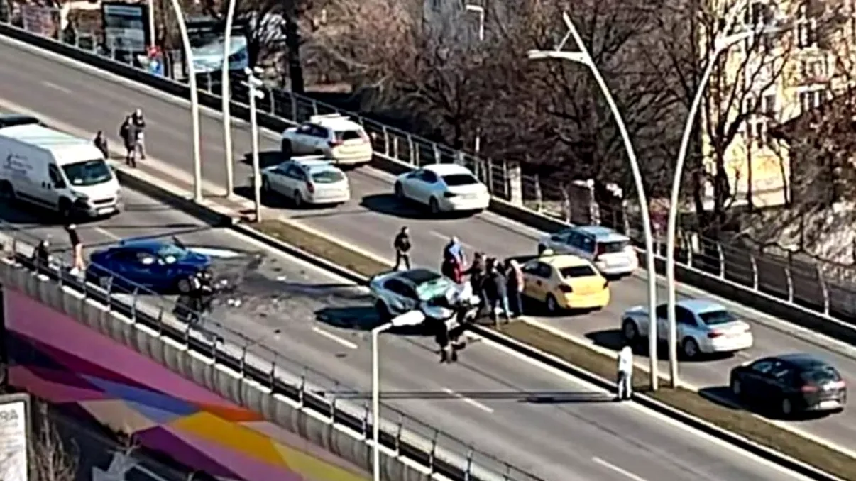 Accident extrem de grav în București, pe pasajul Basarab. Trei mașini implicate și mai multe victime. Cum a avut loc tragedia