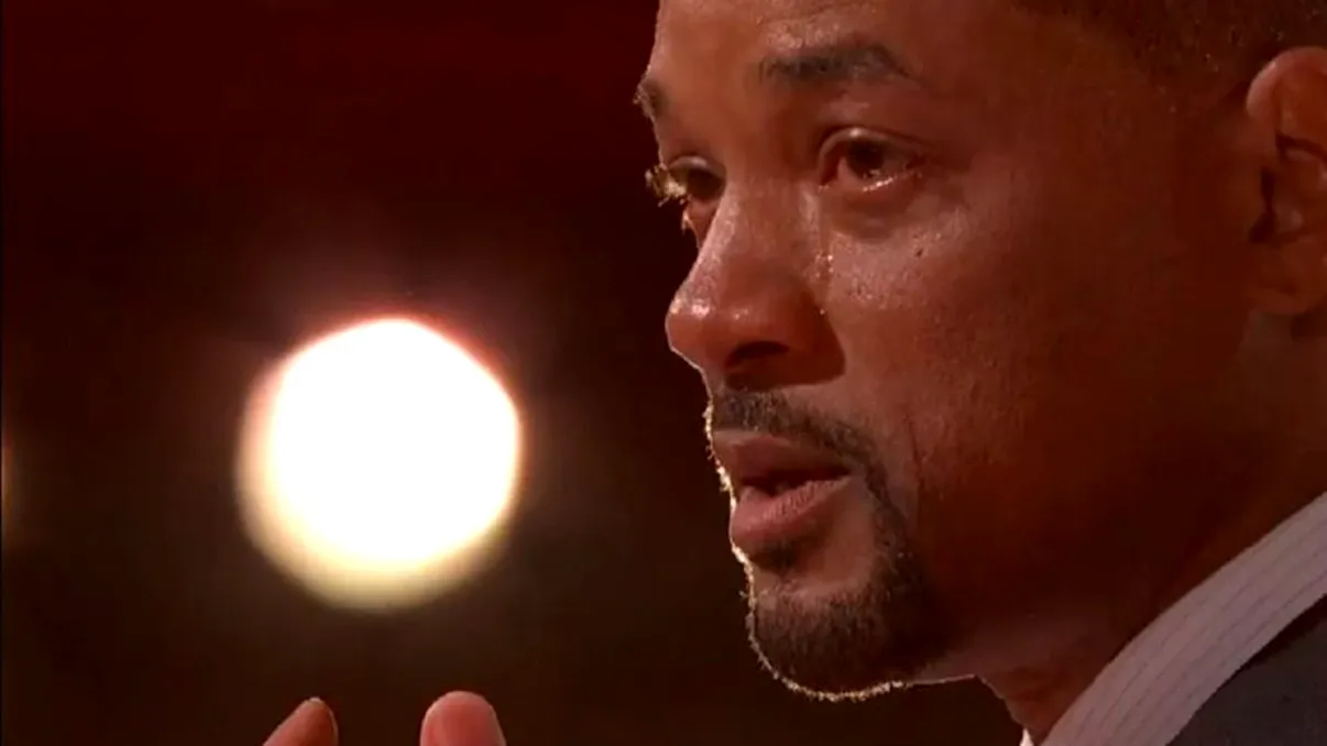 Will Smith i-a cerut scuze public actorului Chris Rock după ce l-a pălmuit la Gala Premiilor Oscar. Ce i-a transmis colegului său