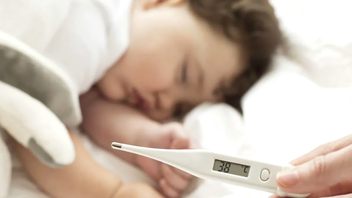 Copilul tău are febră și pete roșii sau vișinii pe piele? Medicul Mihai Craiu trage un semnal de alarmă