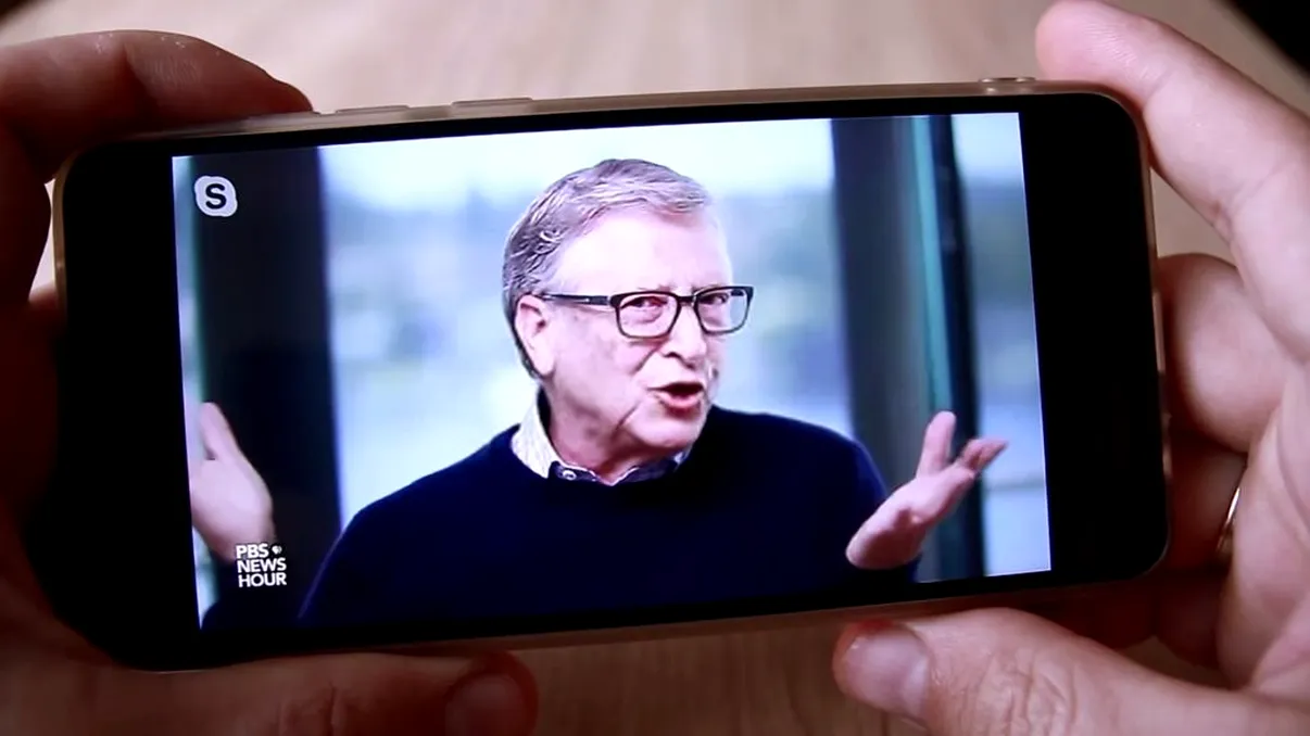 Previziunea lui Bill Gates va schimba lumea?! Ce se va folosi în loc de telefonul mobil