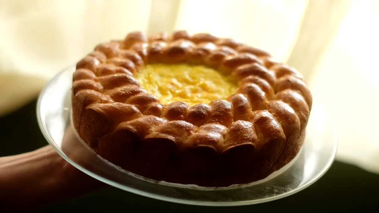 Pască cu brânză și smântână, o rețetă potrivită pentru masa de Paște