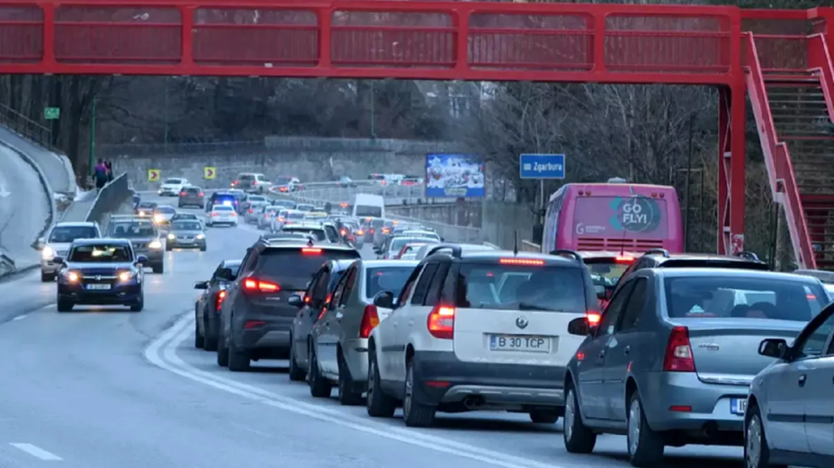 Rutele auto care te scapă de aglomerația spre munte. Drumurile alternative pe care să pleci cu mașina