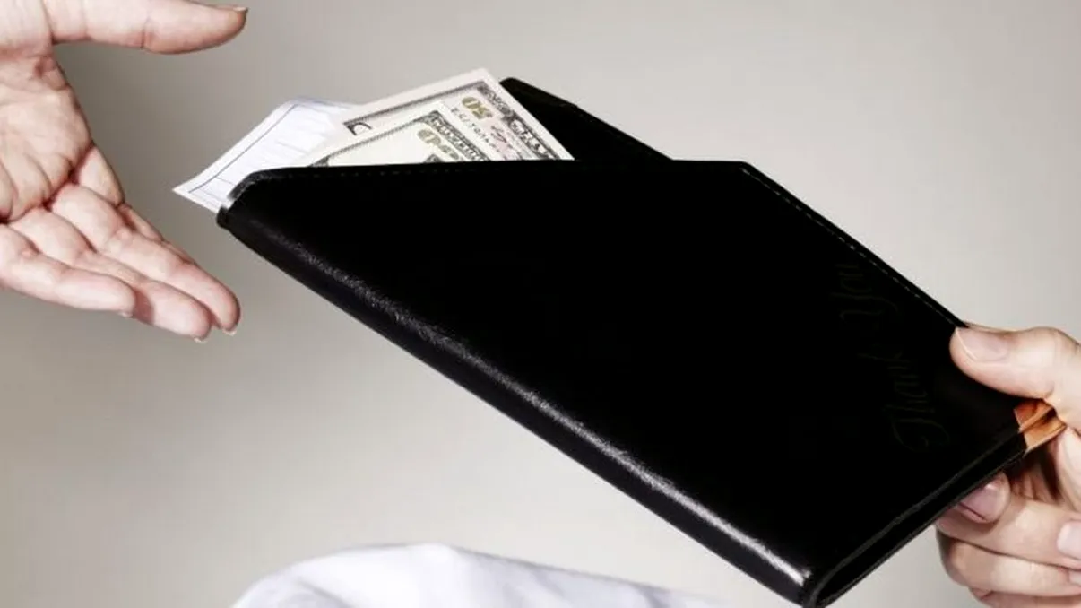 Cum a reușit o chelneriță să facă un bacșiș zilnic de 3.000 de lei. Ce le servește clienților