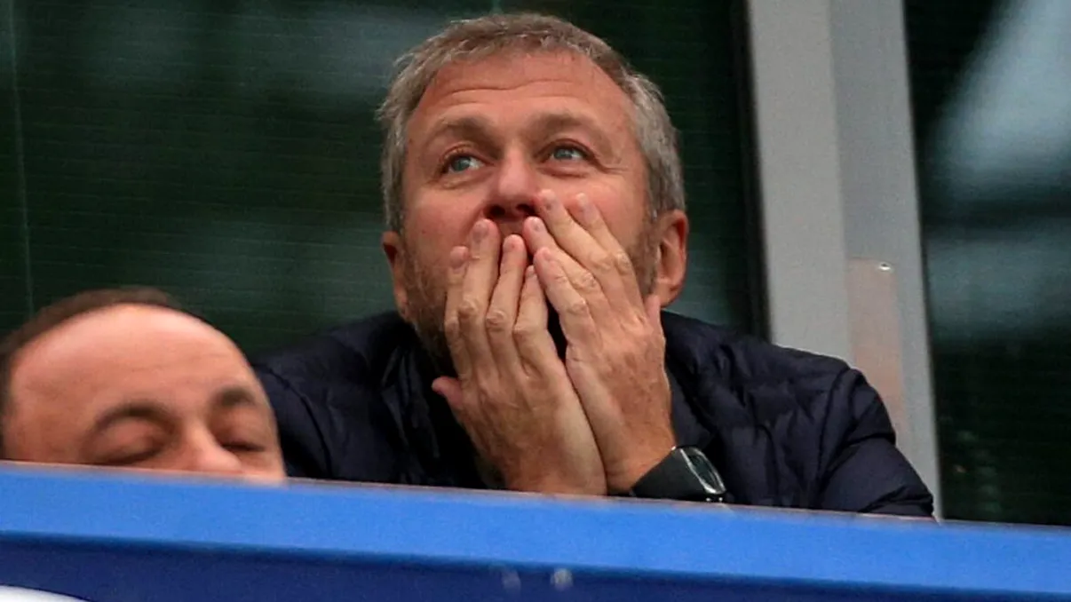 Ce se întâmplă cu angajații lui Roman Abramovich din cauza invaziei Rusiei în Ucraina. Problemele sunt majore