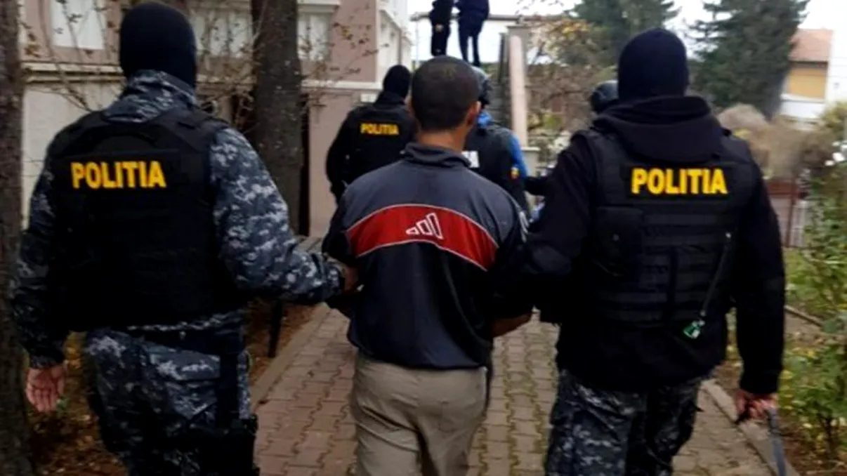 Doi polițiști, la un pas de moarte după ce au ajuns cu o citație în curtea unui bărbat. La ce teroare au fost supuși oamenii legii