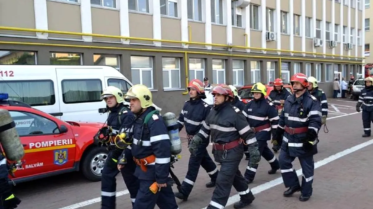 Se fac angajări la pompieri. Ce posturi sunt scoase la concurs și unde se fac înscrierile. Precizări importante