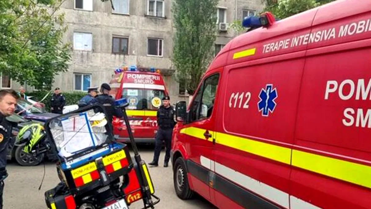 Sinucidere șocantă în Timișoara. O mamă de 33 de ani s-a aruncat de pe acoperișul unui bloc cu cei doi copilași în brațe. Unde urma să meargă femeia, de fapt