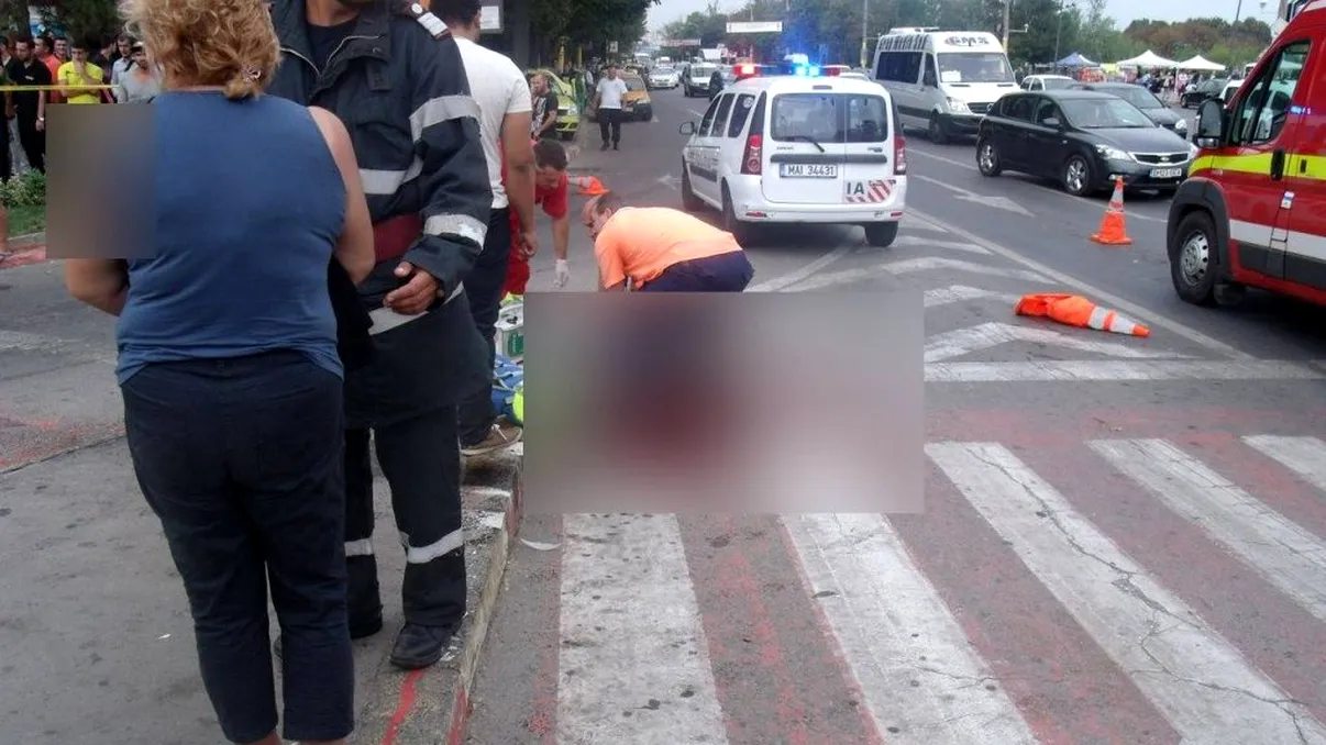 Sfâșietor! O fetiță de 8 ani a murit în această dimineață, după ce a fost lovită de o mașină pe trecerea de pietoni. Mama ei se află în stare gravă