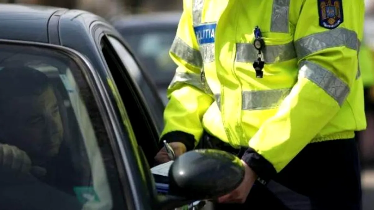 Polițistul român care a devenit viral pe internet. Cum oferă șoferii șpagă, când sunt prinși pe picior greșit