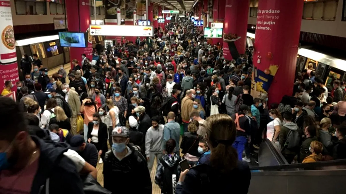 Aglomerație infernală la metrou în această dimineață. Cum explică reprezentanții Metrorex înghesuiala creată