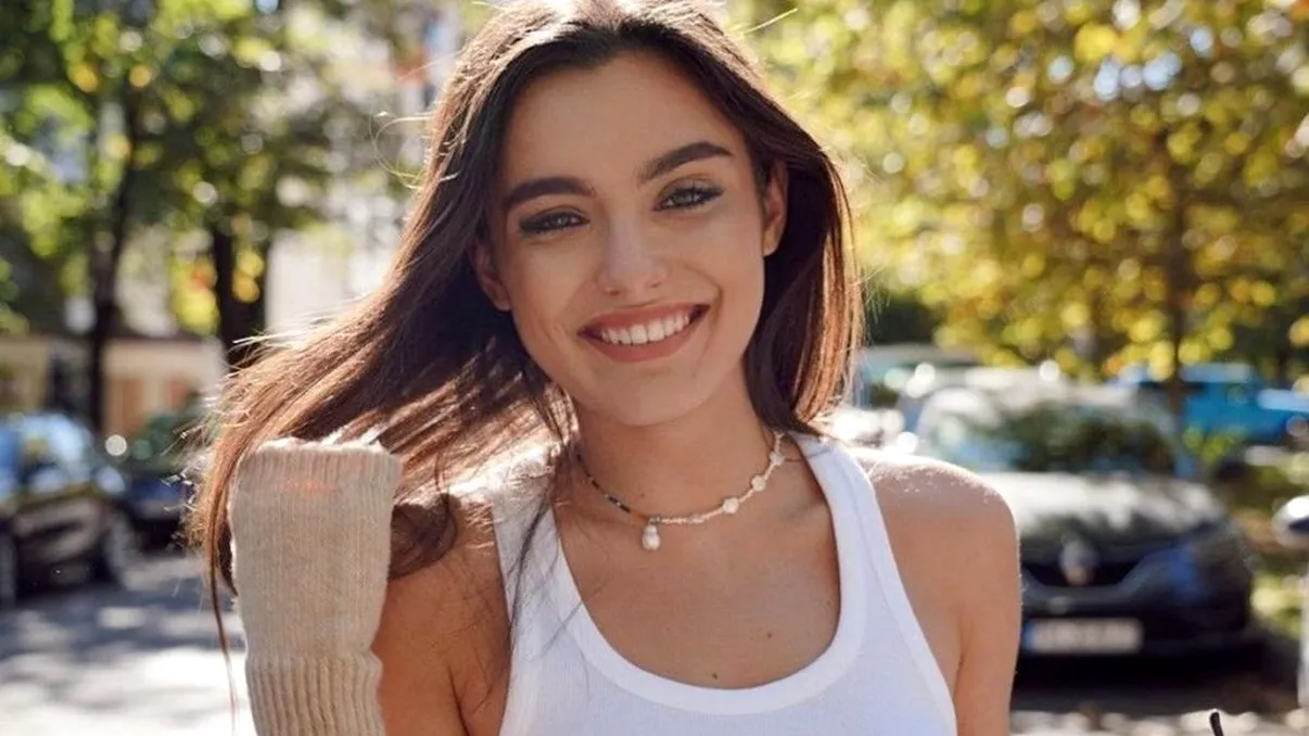 Alexia Eram a absolvit facultatea! Ce frumoasă a fost în această zi specială