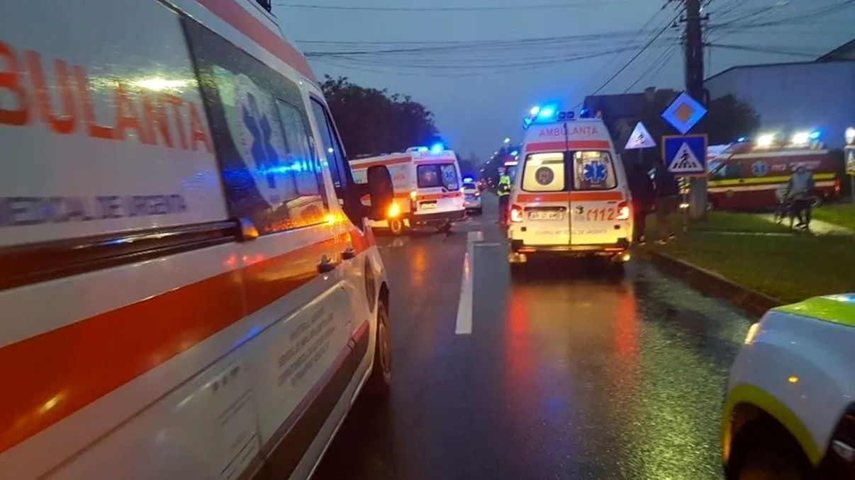 Alertă în Harghita! 20 copii care se aflau în tabără la Lacul Roșu, cu simptome de toxinfecție alimentară. Mai multe ambulanțe au intervenit de urgență