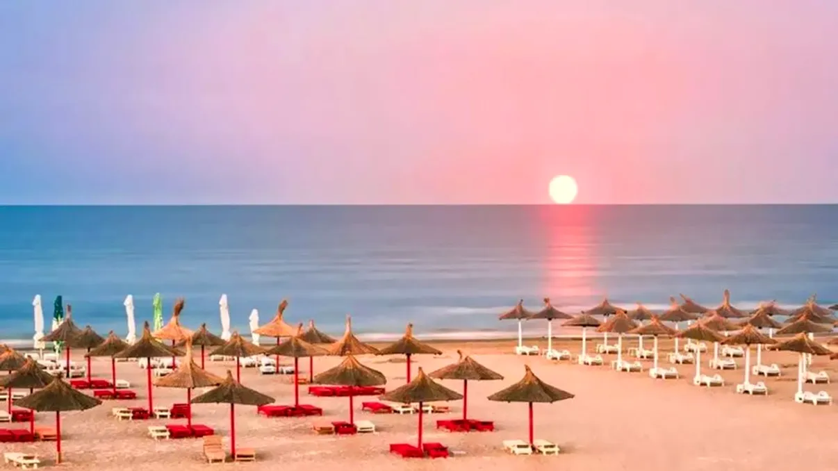 Fenomenul bizar care se întâmplă pe litoral, în stațiunile românești. Ce se întâmplă în plin sezon, de ce sunt pustii plajele