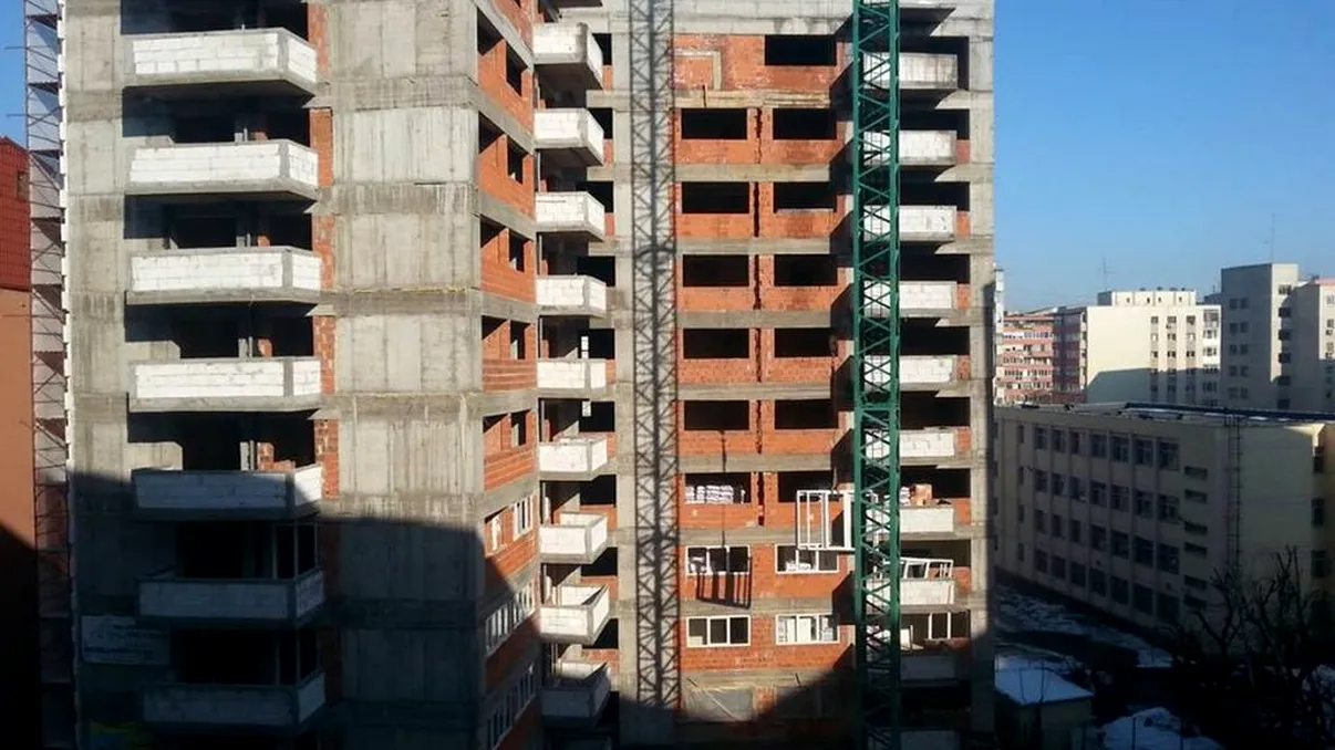 Românii de la bloc care vor suferi de la 1 august: peste 15.000 apartamente sunt vizate. Primarul a făcut anunțul deja