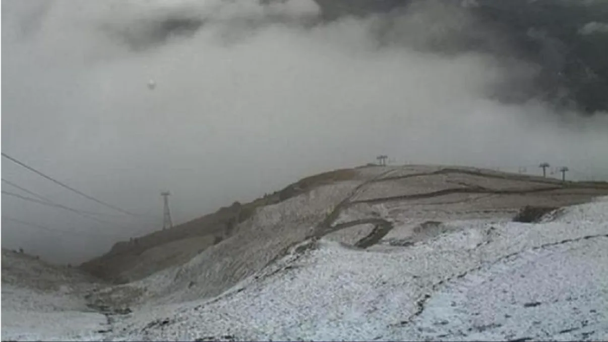 Ninsoare în masivul Bucegi, în iulie 2022! Ce temperatură a fost înregistrată VIDEO