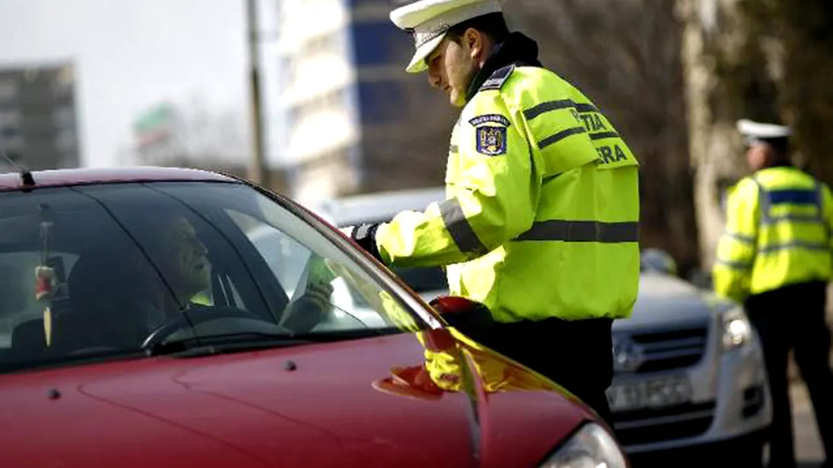 Amendă de 1000 de lei pentru cei care fac această greșeală în trafic. Sancțiunea se aplică chiar dacă nu ești la volan