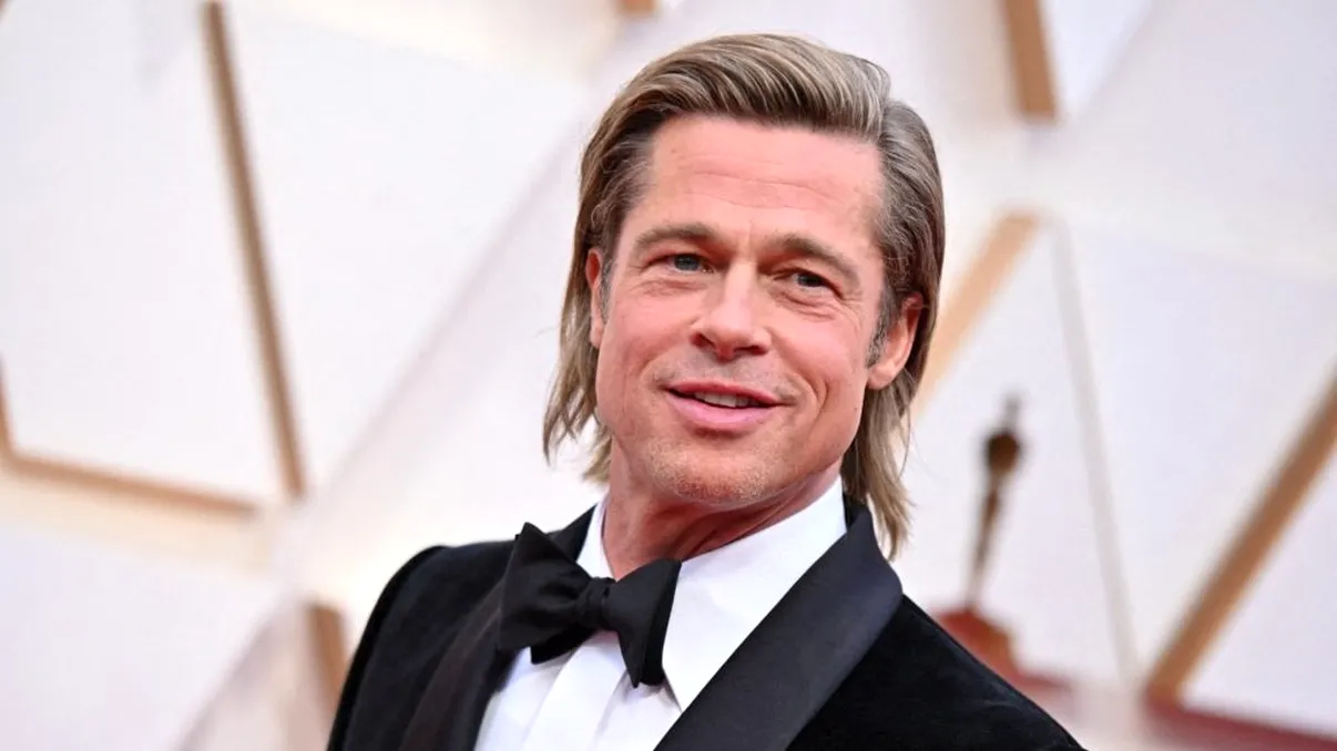 Cuplu surpriză în showbiz. Brad Pitt a fost surprins la Paris și New York alături de o mare vedetă
