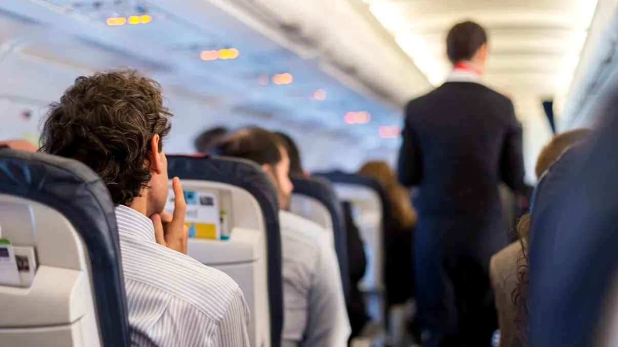 Greşeala pe care toţi pasagerii o fac atunci când coboară din avion. O însoţitoare de zbor a spus exact: „Este urât”