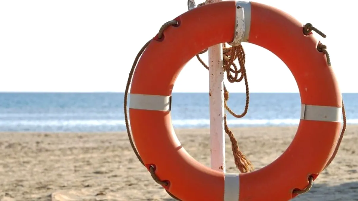 O fetiţă care stătea pe o saltea pneumatică în Vama Veche a ajuns în apele Bulgariei. Ce au descoperit poliţiştii