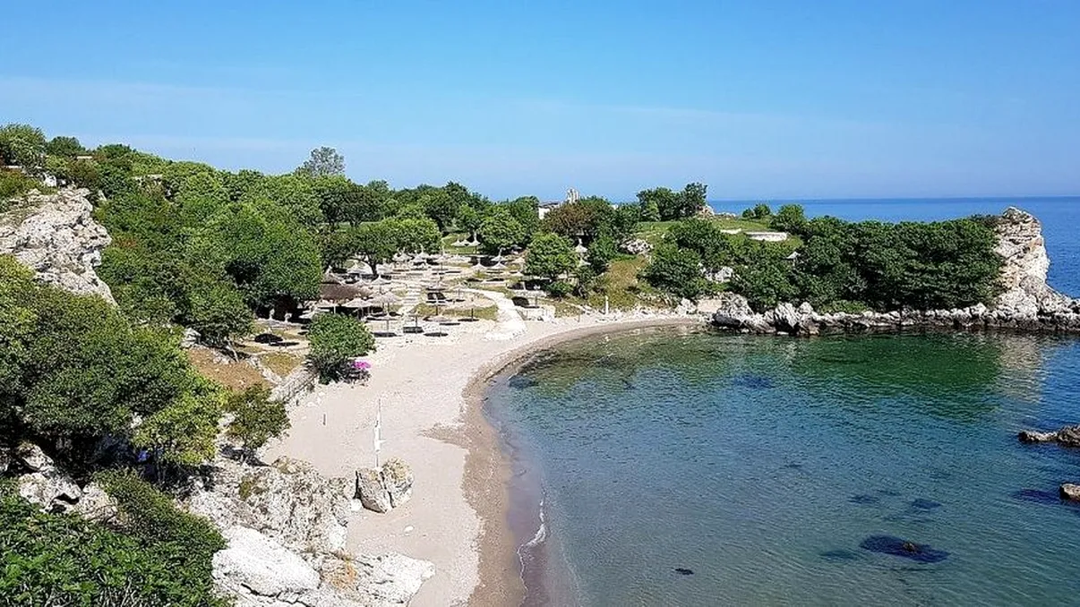 Staţiunea din Bulgaria de care puţini au auzit. E aproape de România şi are resorturi speciale